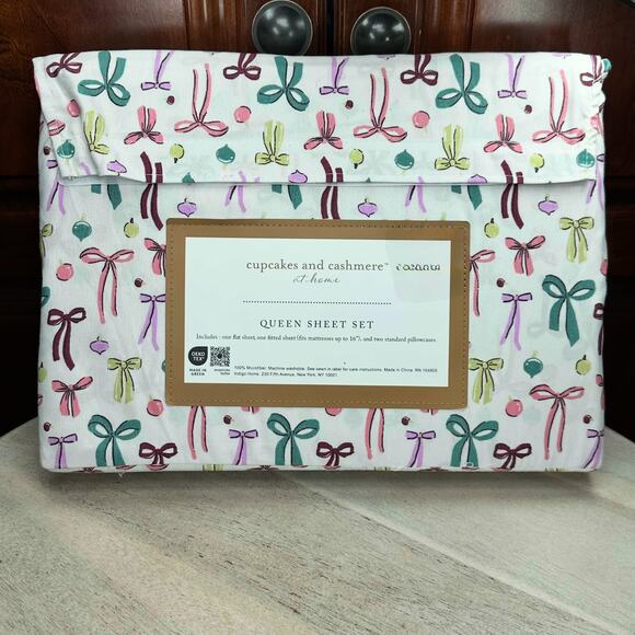 Cupcakes and Cashmere Queen Sheet Set Christmas Bows Ornaments Holiday NEW - Picture 5 of 8